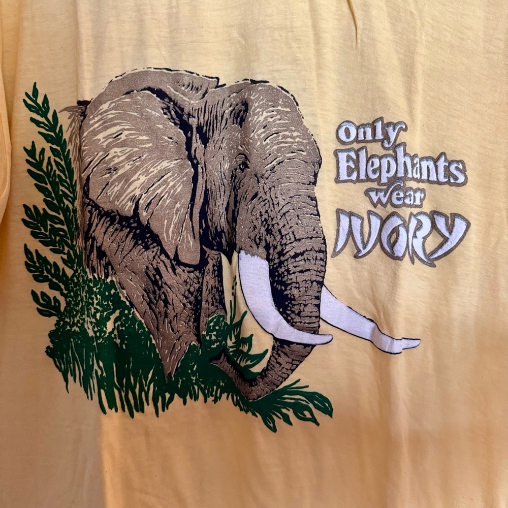 Vintage Only Elephants Wear Ivory Africa Kenya Graphic T Shirt Large Yellow